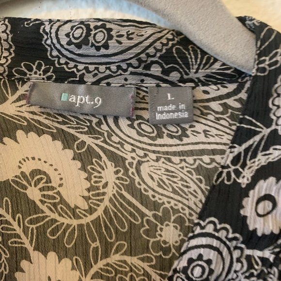 Black & White patterned blouse - Picture 3 of 3